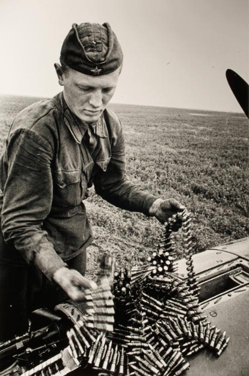 Baltermants,Dmitri,GunnerLoadingAmmunition,2013.76.20