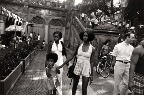 Winogrand,Garry,BlackWomenwithChild,2013.76.19