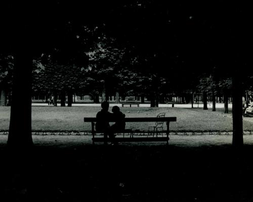 Lovers in the Tuilleries, Paris, France